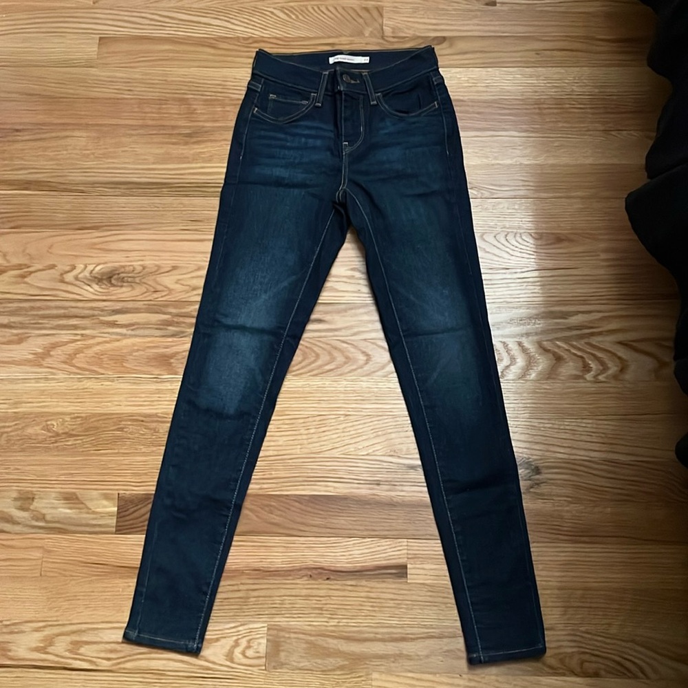 Levi’s 710 Super Skinny Jeans in Dark Wash